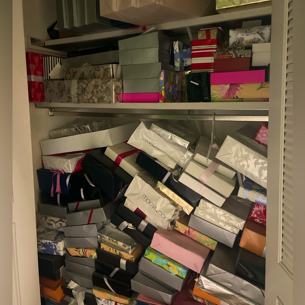 This is the original picture showing all items still gift wrapped in boxes
